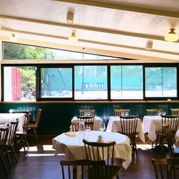 Le Café Court rouvre Boulevard Flandrin avec une terrasse de 150 places et une cuisine italienne généreuse dans le 16e arrondissement de Paris