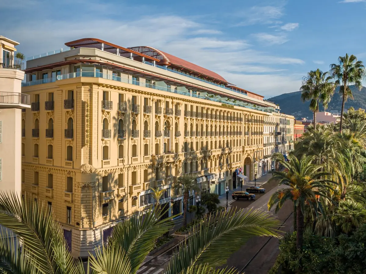 Cet été à Nice, la Dolce Riviera s'installe sur le rooftop de l'Anantara Plaza avec balades en Vespa, cocktails au limoncello et dîners méditerranéens entre France et Italie