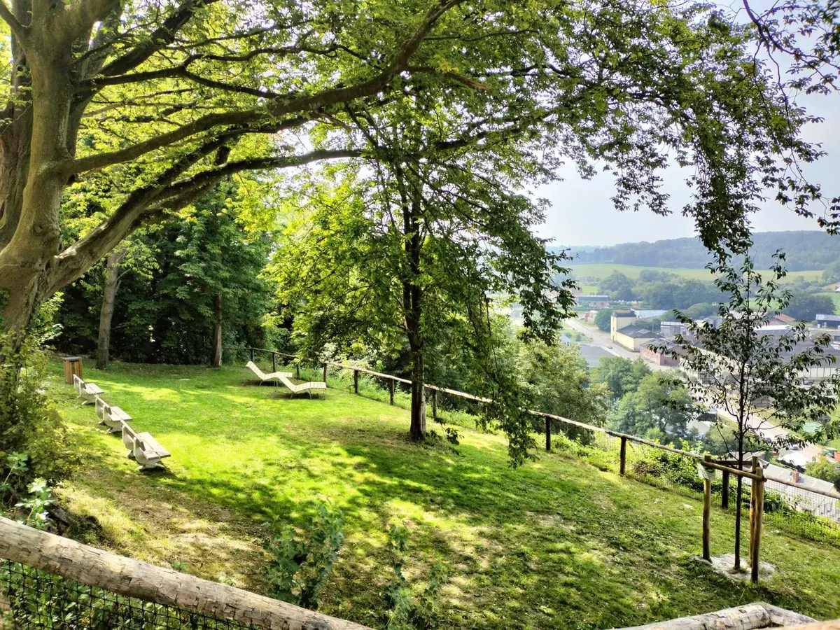 Le Jardin de la pluie et du beau temps est un projet culturel et touristique inédit qui transforme le climat normand en matière première artistique