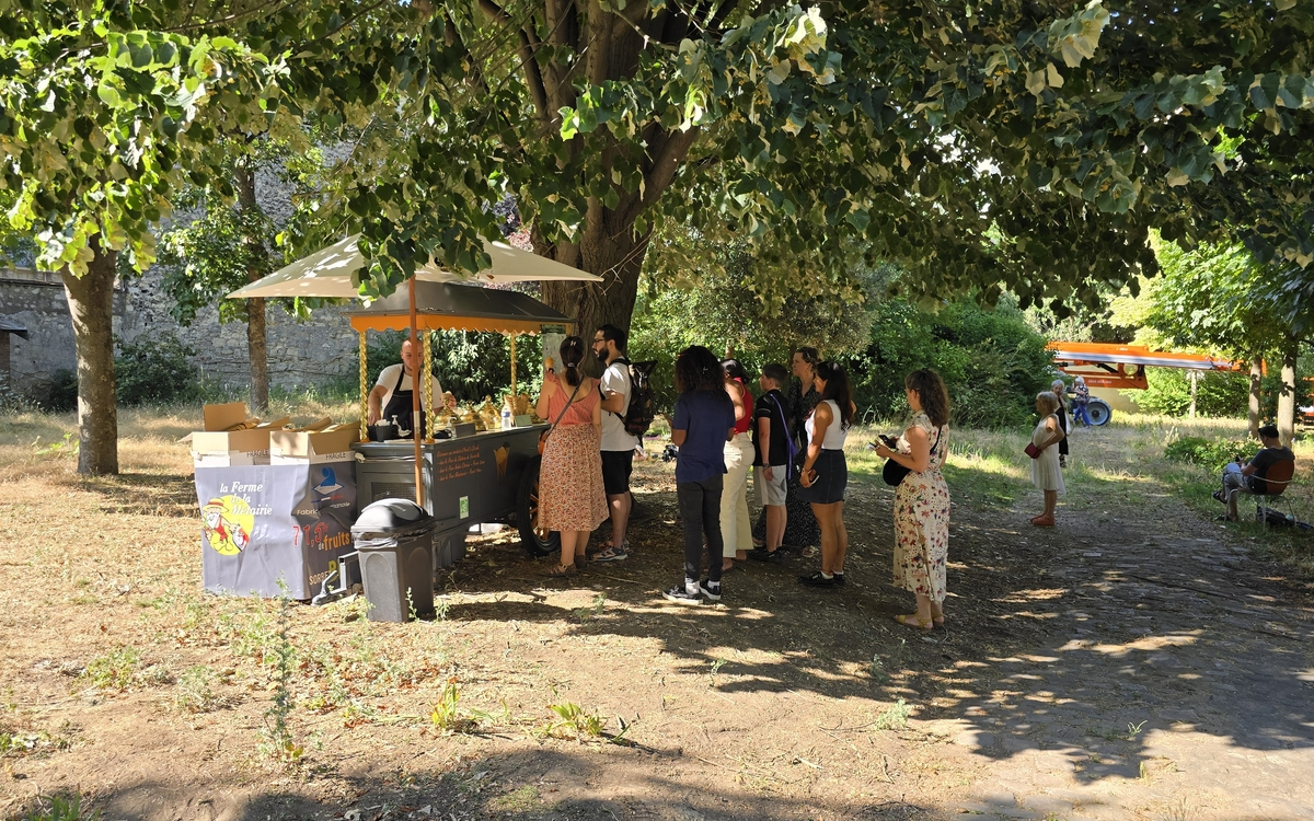 Buvette dans les jardins de La Roche