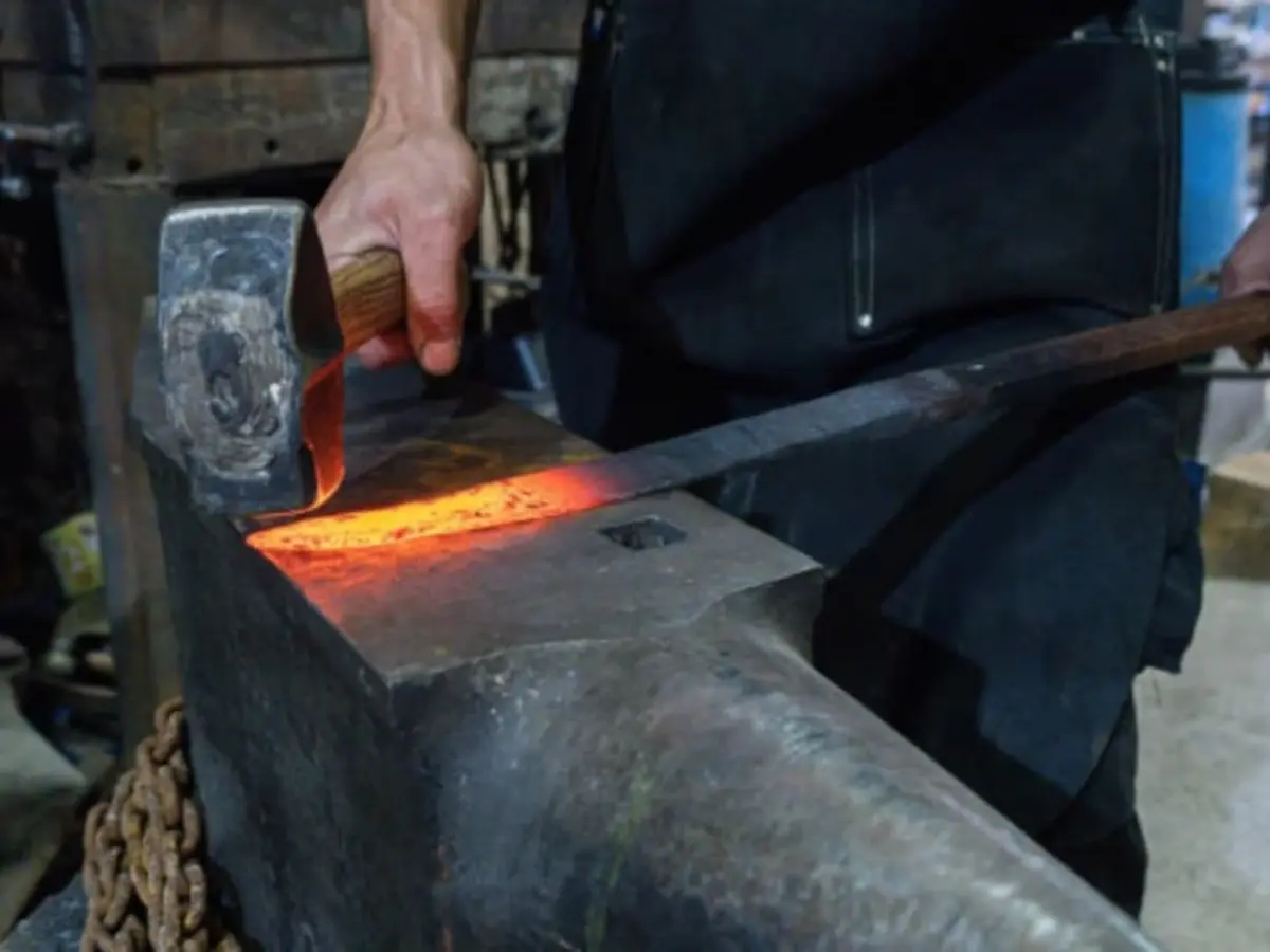 Initiation à l'art de la forge à Saint-Michel-sur-Savasse (26)