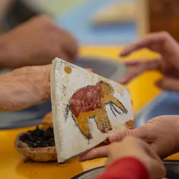Initiation à l'art pariétal au Préhisto Dino Parc