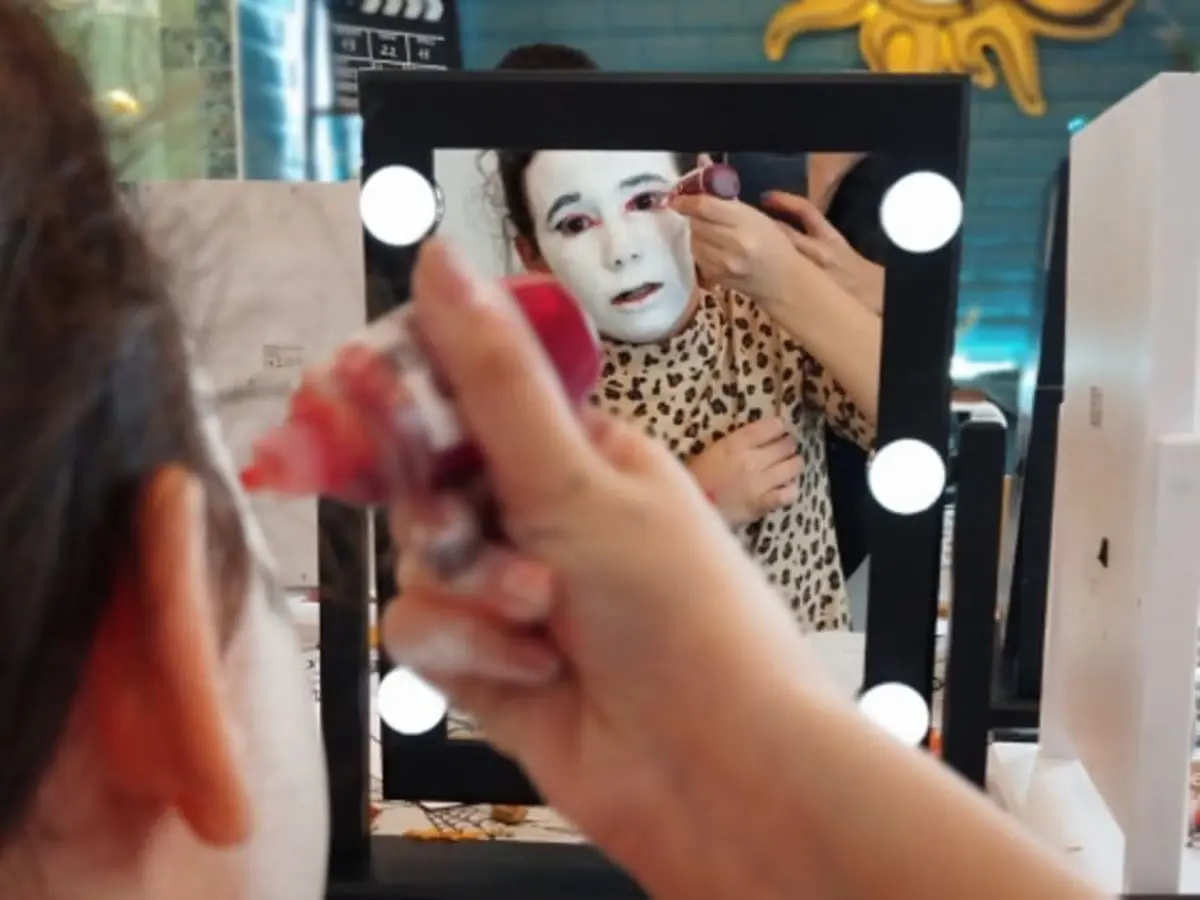 Initiation à la peinture sur visage pour enfant à Paris 8ème