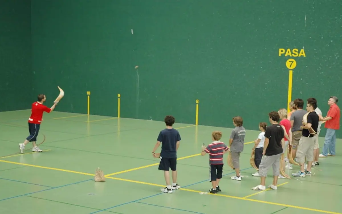 Initiation à la pelote basque