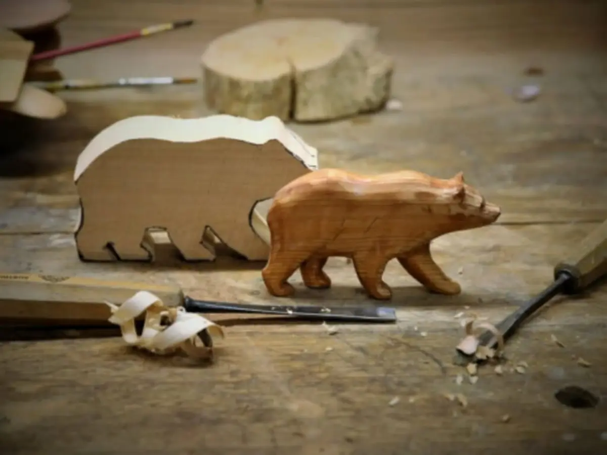 Initiation &agrave; la sculpture en bois &agrave; Montrond-les-Bains (42)