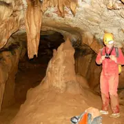 Initiation à la spéléologie dans la grotte de Méounes (83)
