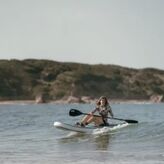 Initiation au kayak-surf &agrave; la plage du Veillon (85)