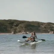 Initiation au kayak-surf à la plage du Veillon (85)