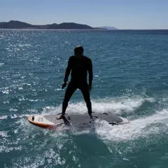 Initiation au surf électrique sur le lac de Biscarrosse (40)