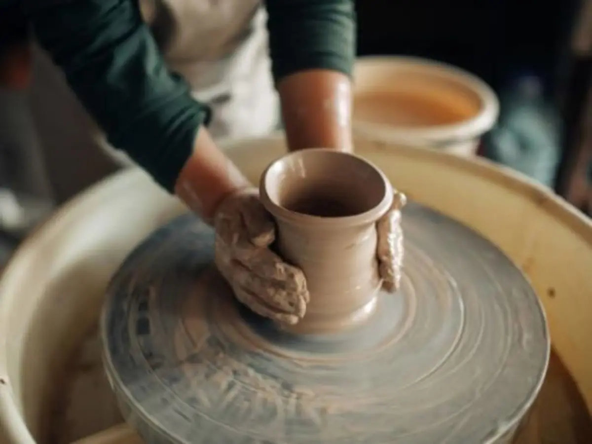 Initiation au tour de potier à Cholet (49)