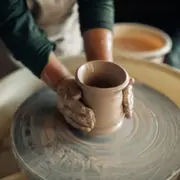 Initiation au tour de potier à Cholet (49)