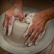 Initiation au tour de potier à Lansargues (34)