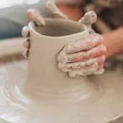 Initiation au tour de potier à Paris 11ème