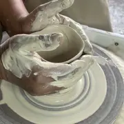 Initiation au tour de potier à Saint-Maurice-de-Beynost (01)