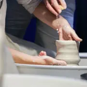 Initiation au tournage céramique à Paris 8ème