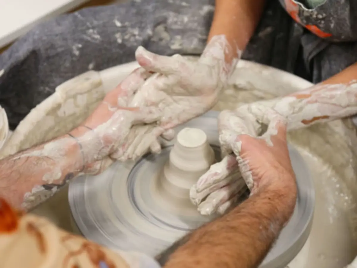 Initiation au tournage en céramique à Biarritz (64)