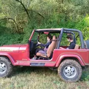 Initiation pour enfants à la conduite d'une Jeep dans le Gers
