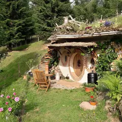 Insolite : vous pouvez dormir dans une vraie maison de Hobbit au cœur des Vosges