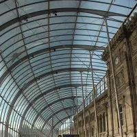 L'intérieur de la verrière de la gare est une fusion entre architecture classique néo-germanique et contemporaine &copy; Camille Gévaudan