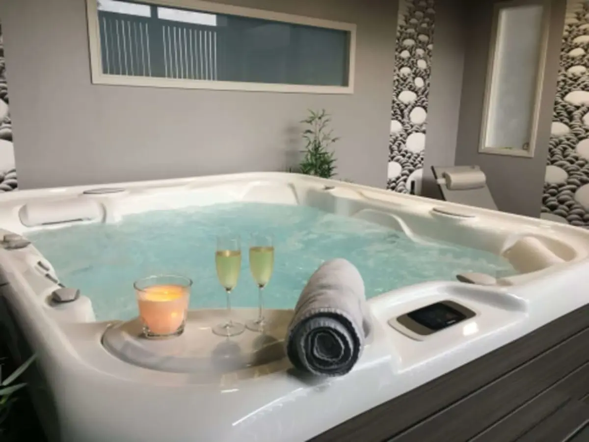 Jacuzzi privatif & matelas hydromassant à Noyal-sur-vilaine (35)