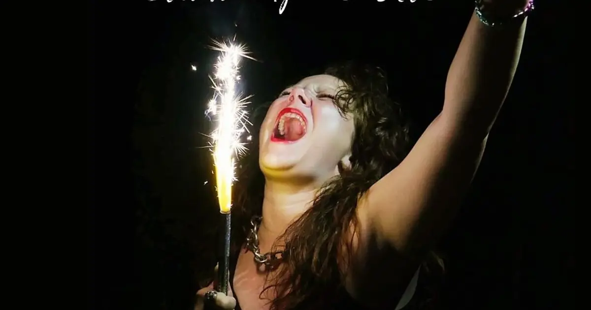 Janice en Flammes dans Stand up révolté