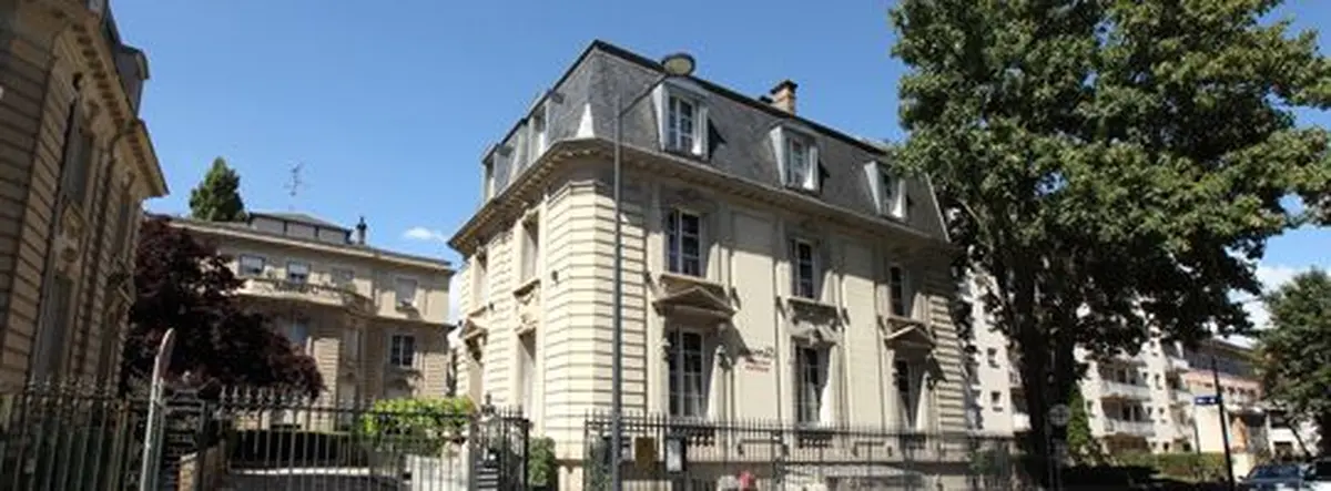 Japanhao dans le bâtiment du Consulat d'Italie