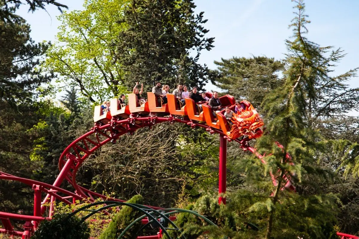 Roller coaster: Dragon Challenge