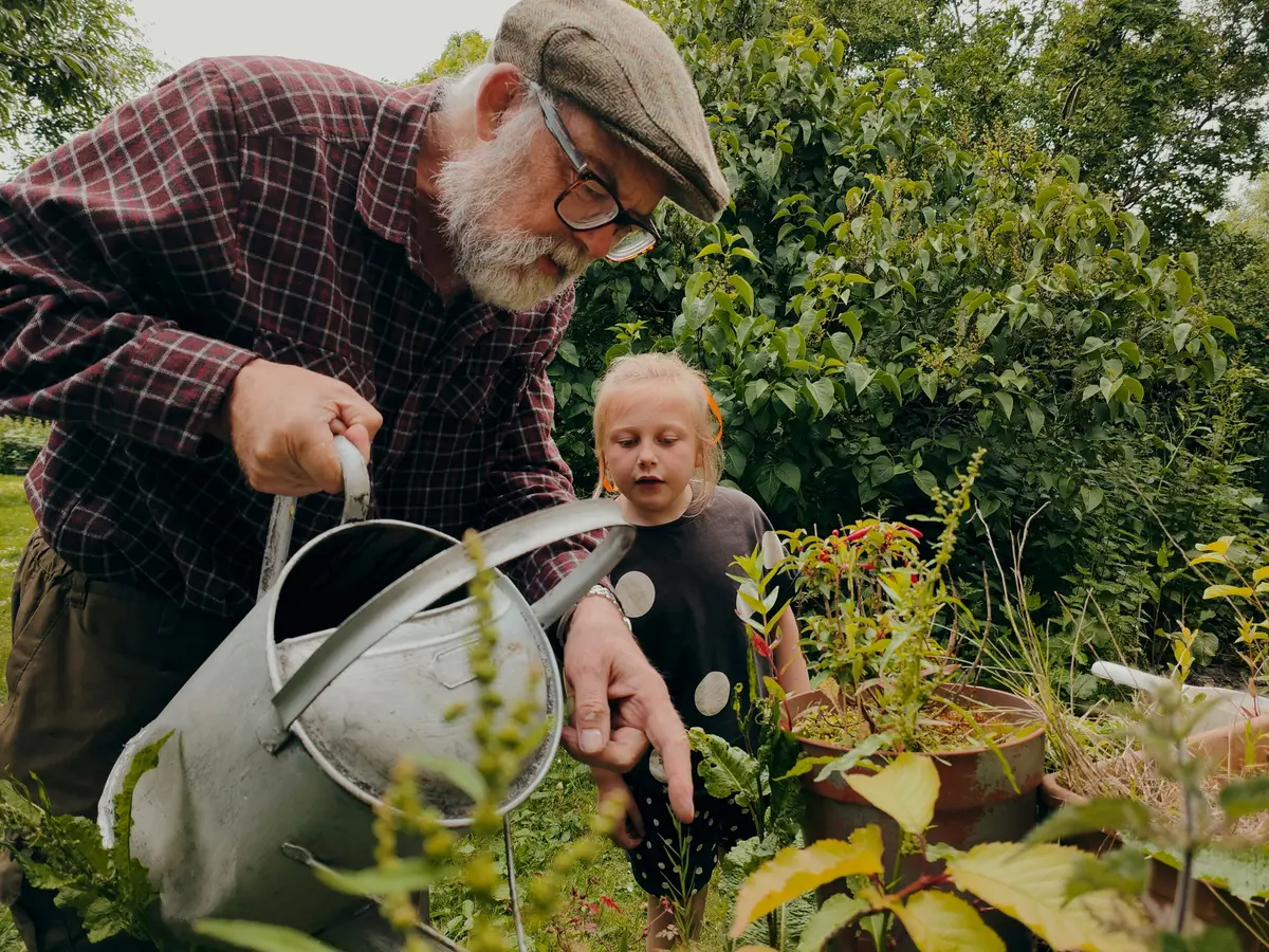 Jardinage en famille avec la Croisée des Villages