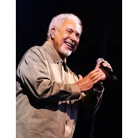 Tom Jones DR