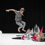 Je suis tous les dieux : SORTIR 2025- 2026