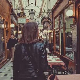 Jeu de piste en autonomie : Lisa dans les passages couverts des Grands Boulevards