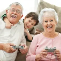 Les jeux vidéo, un loisir qui n'est pas réservé qu'aux plus jeunes&nbsp;! &copy; Yuri Arcurs - fotolia.com