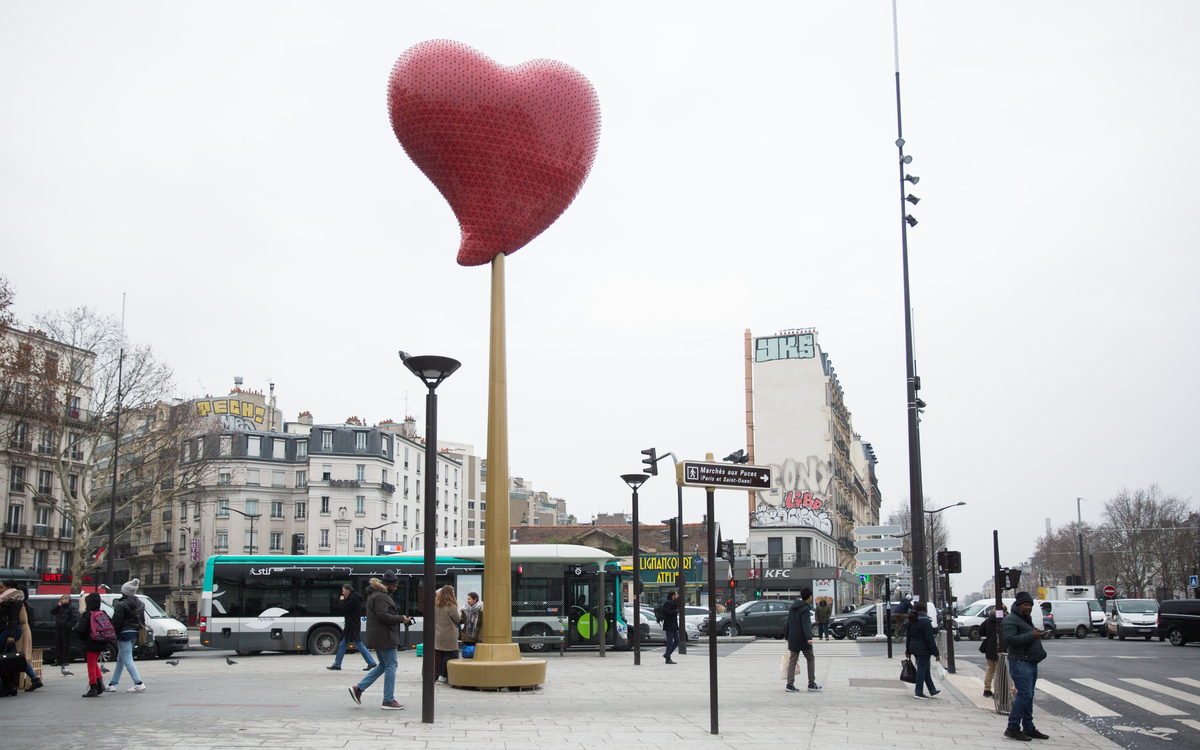 oeuvre du tramway t3 de Joana Vasconcelos