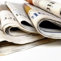 La lecture du journal quotidien reste un petit plaisir de la journée qui commence pour beaucoup &copy; Svort - fotolia.com