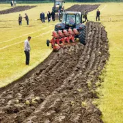 Journée agricole - concours de labour, vide greniers
