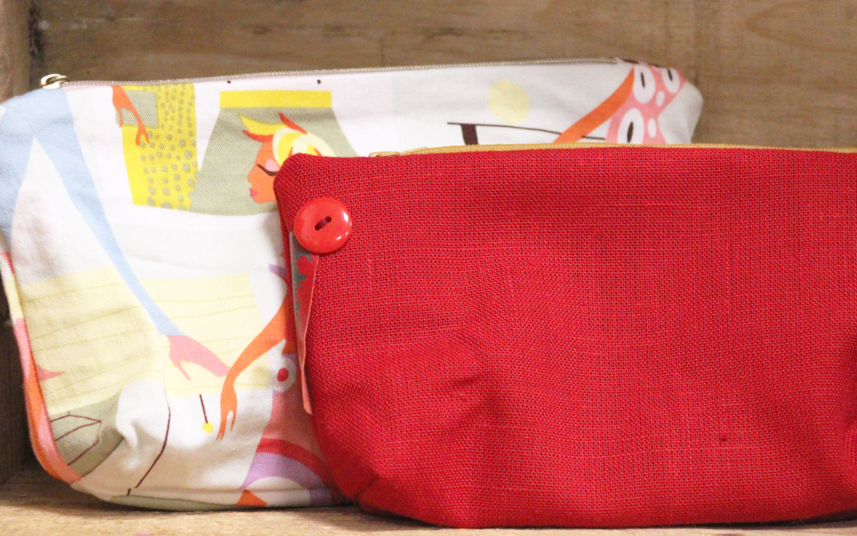 Photographie de deux trousses pouvant être fabriquées lors de cet atelier de couture.