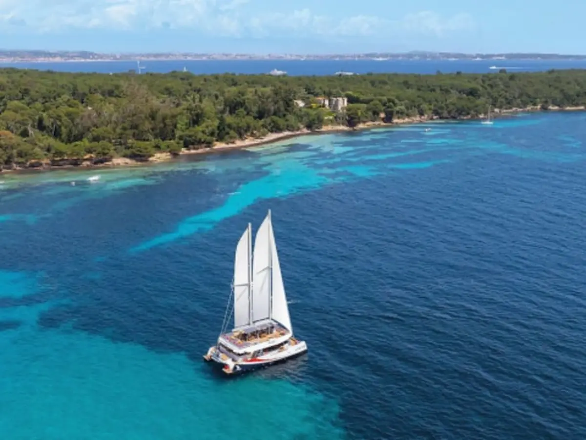Journée en catamaran depuis Marina Baie des Anges (06)