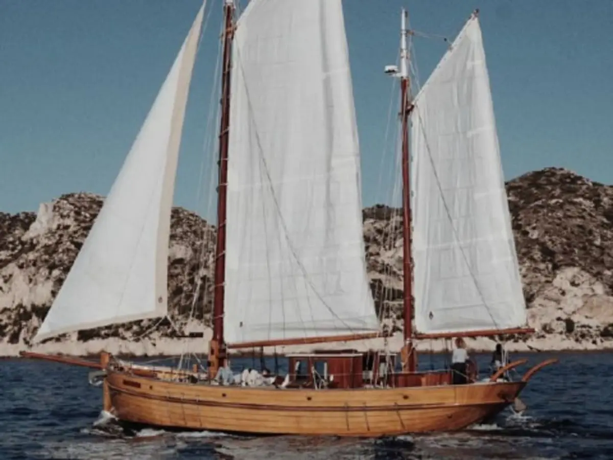Journée en voilier au coeur des Calanques à Marseille