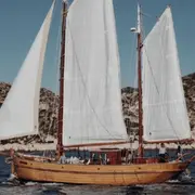 Journée en voilier au coeur des Calanques à Marseille
