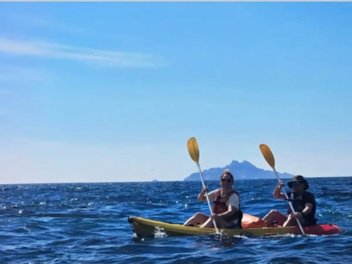 Journée guidée en kayak avec 5 calanques et grotte bleue à Cassis (13)