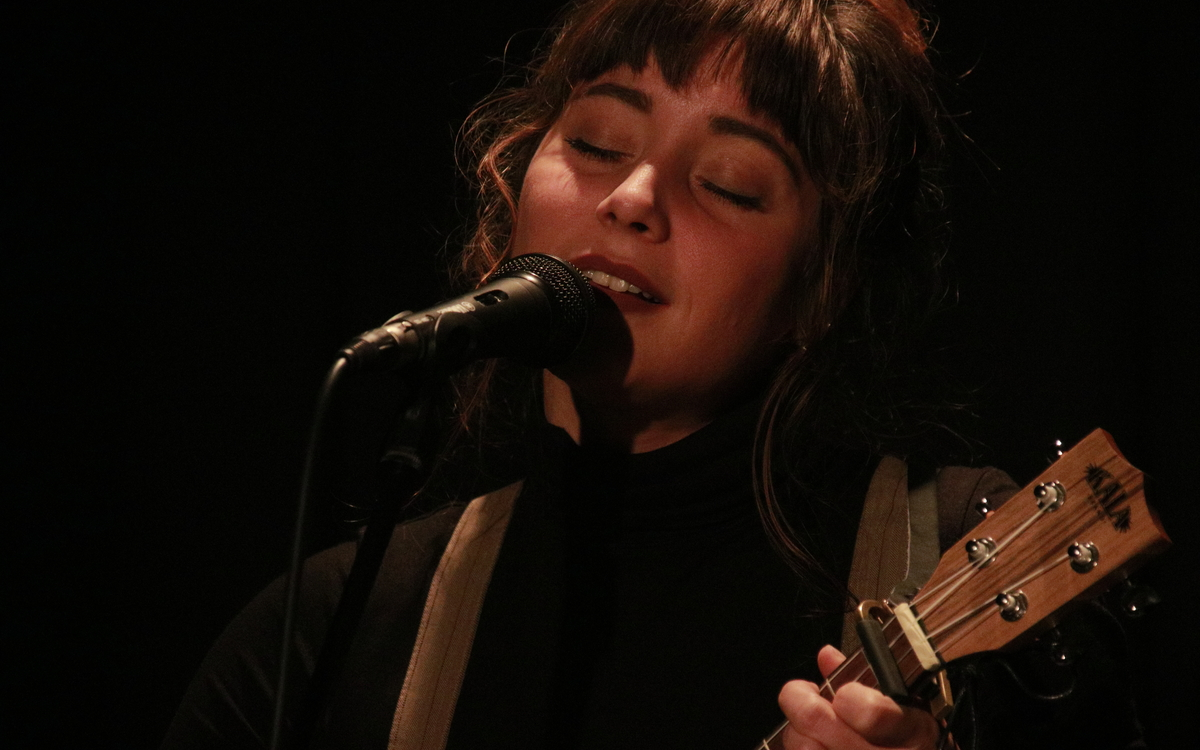 Plume, stagiaire de la formation Auteur-compositeur-Interprète.