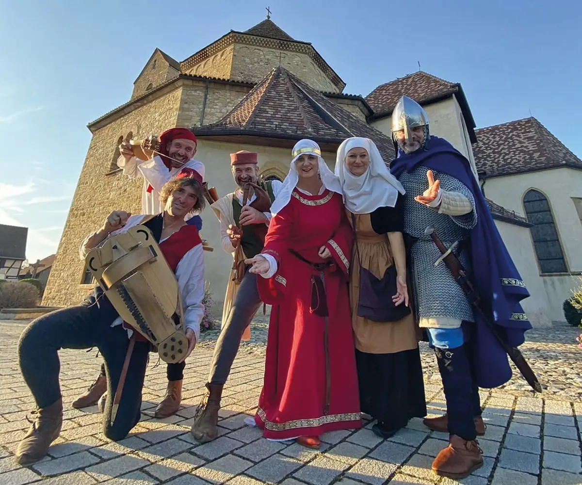 Les personnages costumés vous attendent pour visiter l'Abbatiale à Ottmarsheim