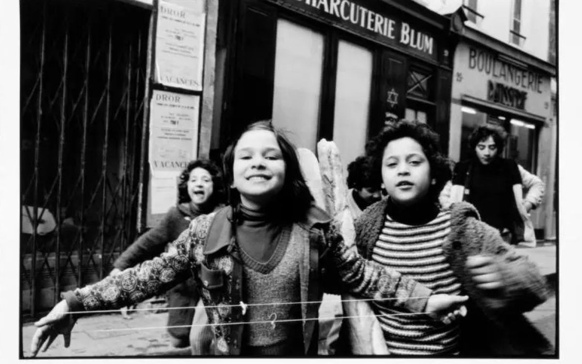 Alecio de Andrade, Enfants rue des Rosiers (le Marais), 1975
