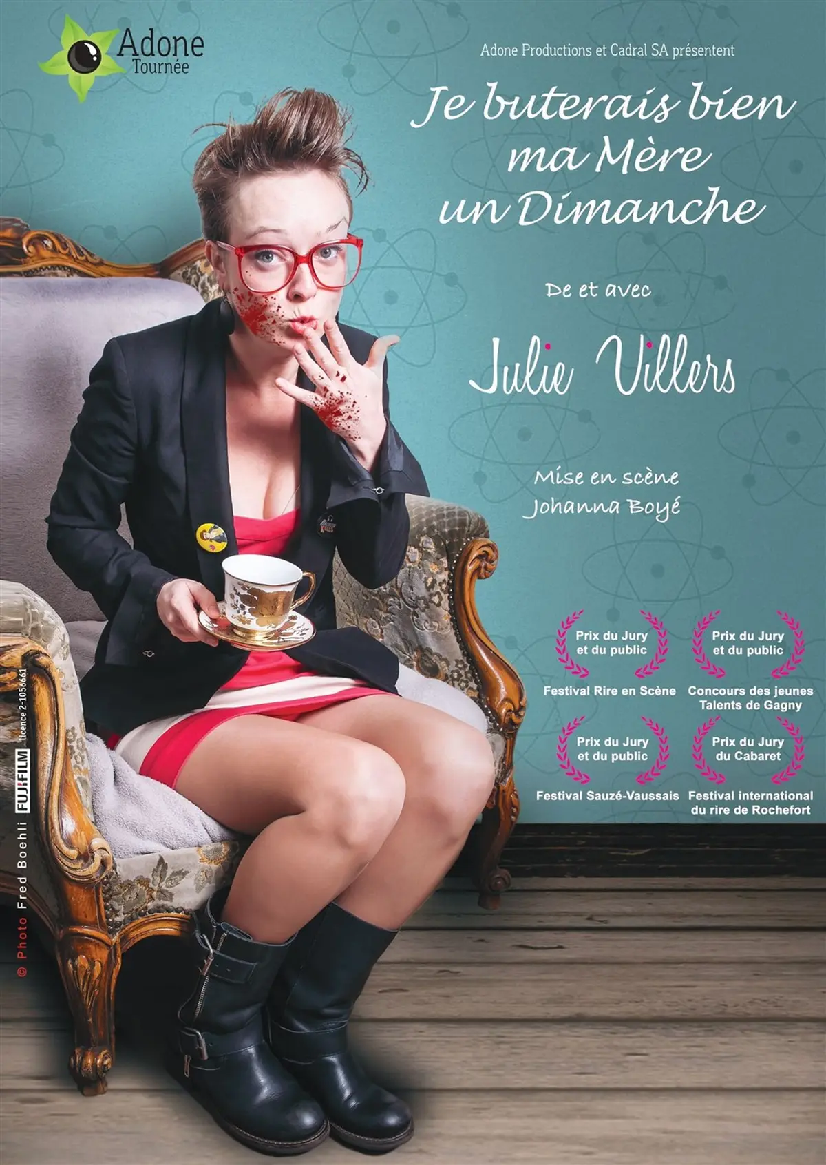 Julie Villers dans Je buterais bien ma mère un dimanche
