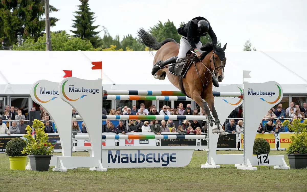 Des cavaliers du monde entier viennent s'affronter durant ces 4 jours de compétition intense. 