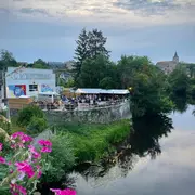 karaoké avec le piano rouge