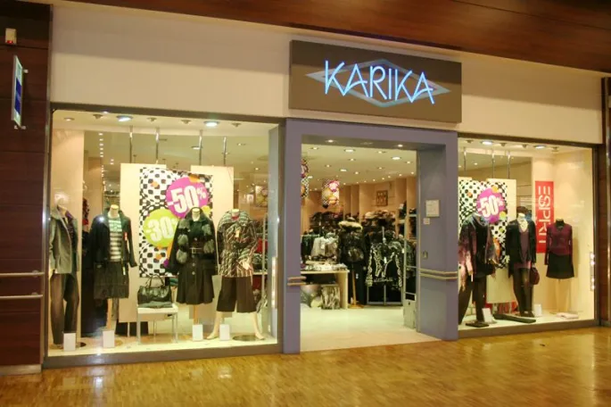 La devanture de Karika, à l\'intérieur du centre commercial Cora Witty 