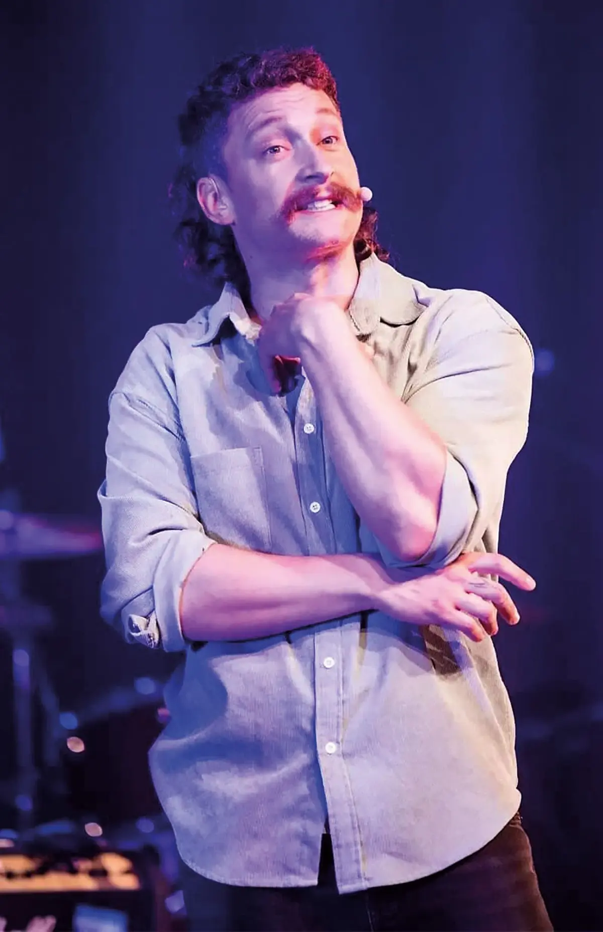 Kéwos assure le show sur scène