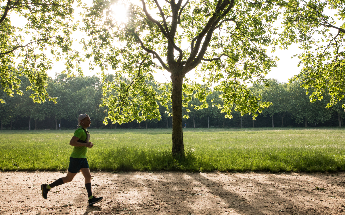 Coureur dans le bois de Vincennes.