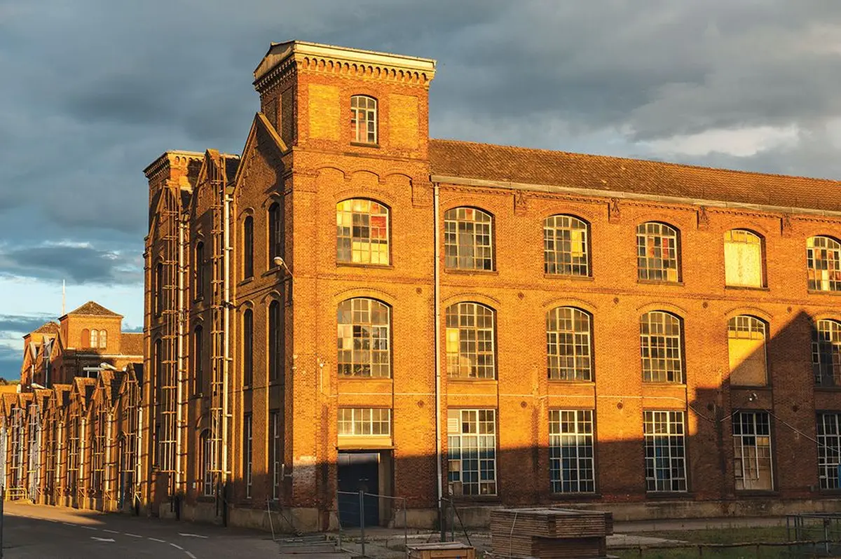 Le KMØ occupe 11 000m2 dans d'anciens locaux de la SACM dans le quartier Fonderie